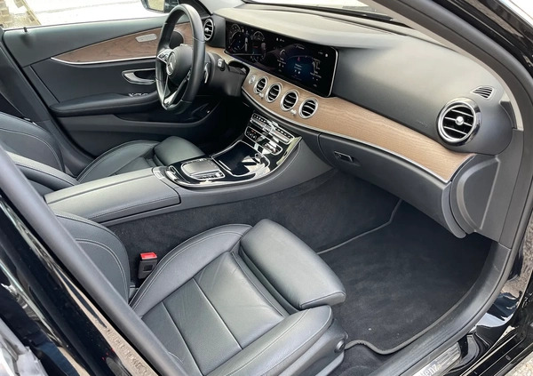 Mercedes-Benz Klasa E cena 159000 przebieg: 73988, rok produkcji 2020 z Piaseczno małe 352